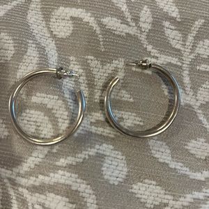 MEDIUM SIZE STERLING SILVER HOOPS